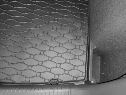 Vana do kufru gumová Volkswagen Golf VII horní poloha 2012- | RIGUM